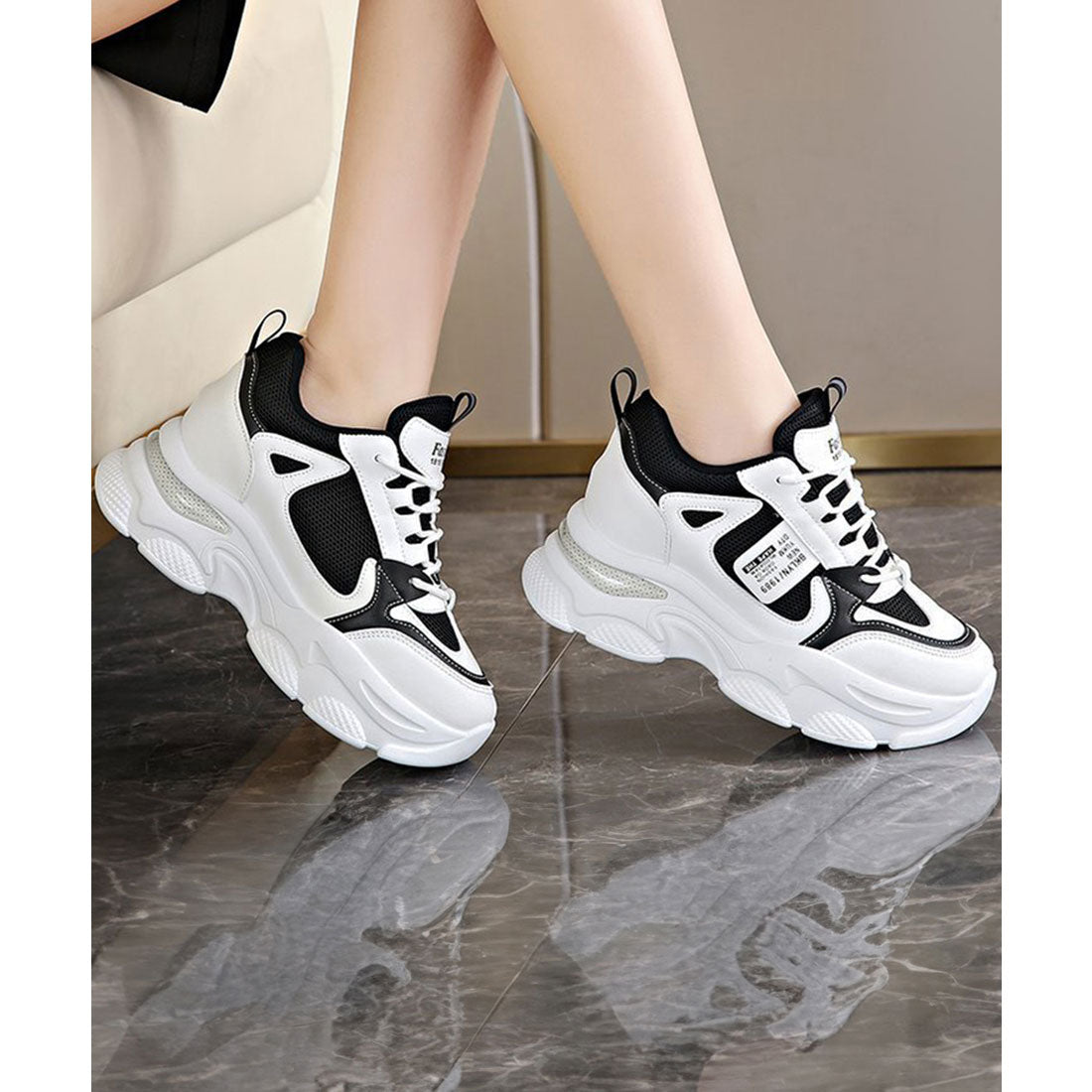 厚底ダッドスニーカー ボリューム感 美脚