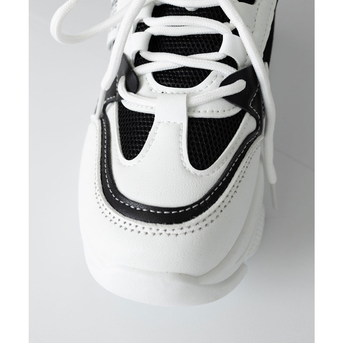 厚底ダッドスニーカー ボリューム感 美脚