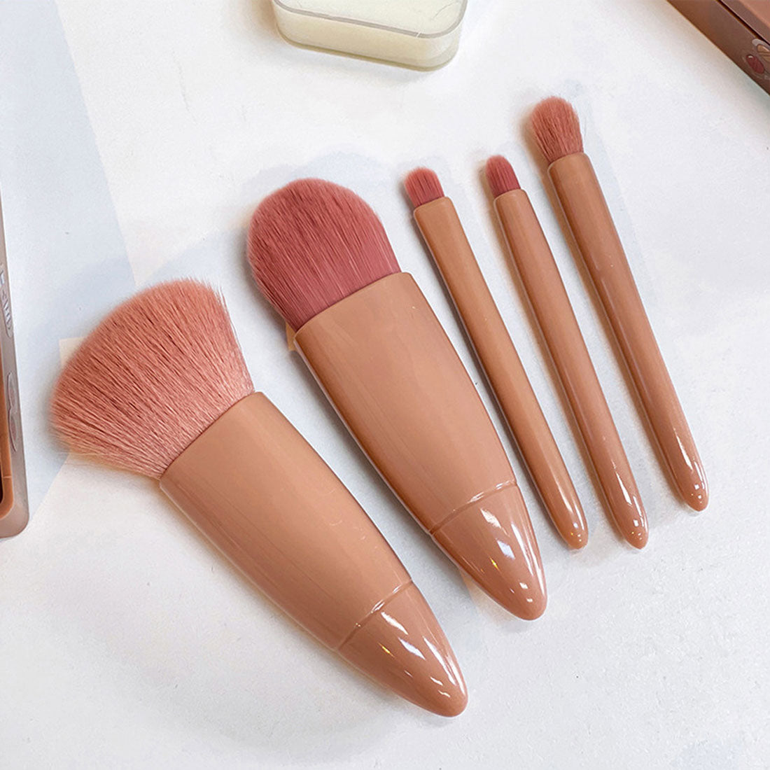 メイクブラシ5本セット 収納ケース付き