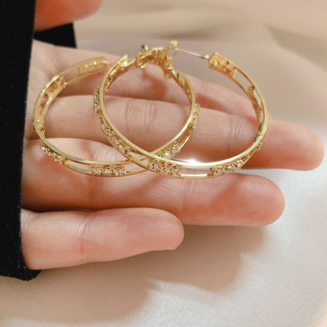 キラキラピアスサークル人気アクセサリー