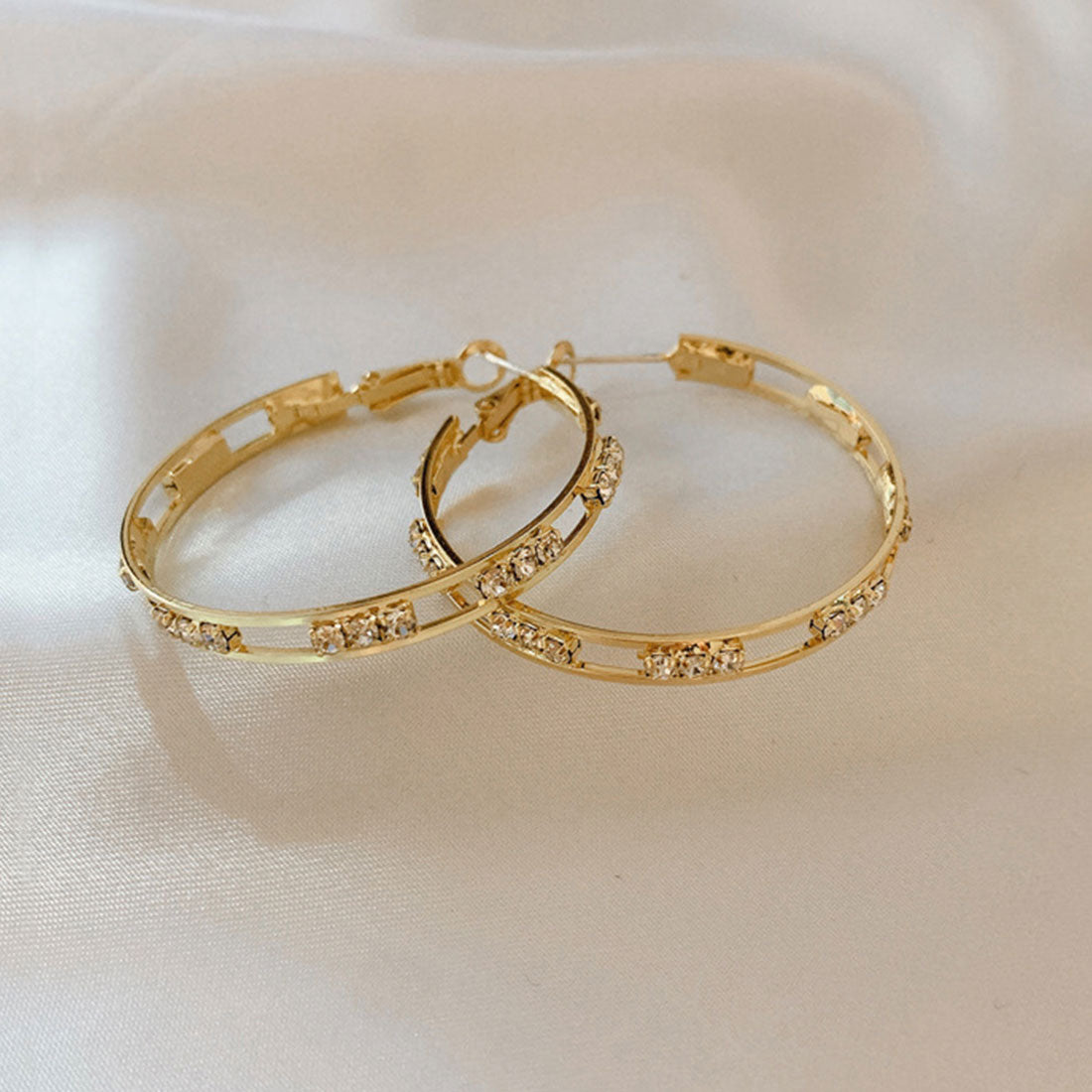 キラキラピアスサークル人気アクセサリー