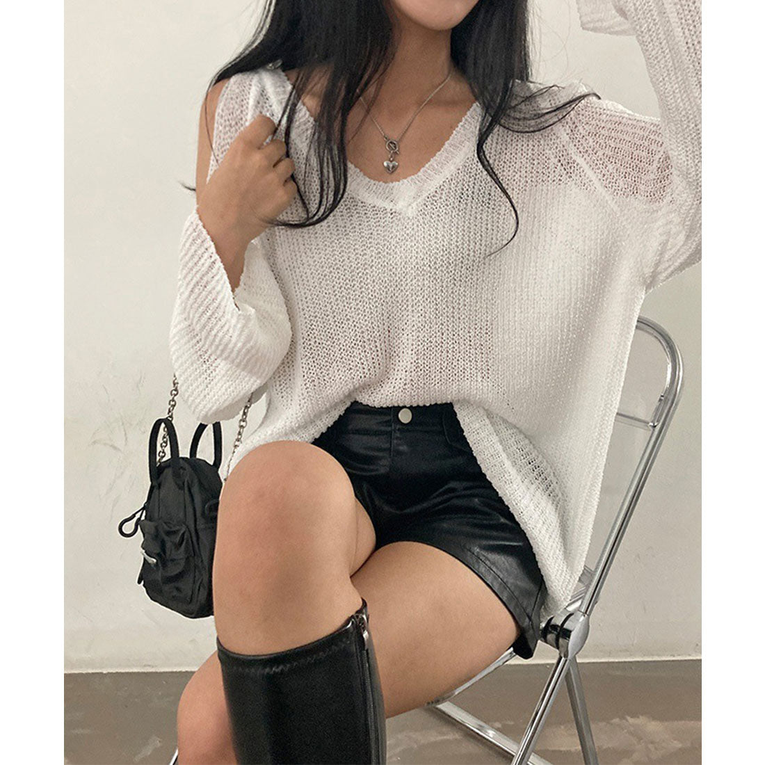 Shoulder-exposing knit women's V-neck