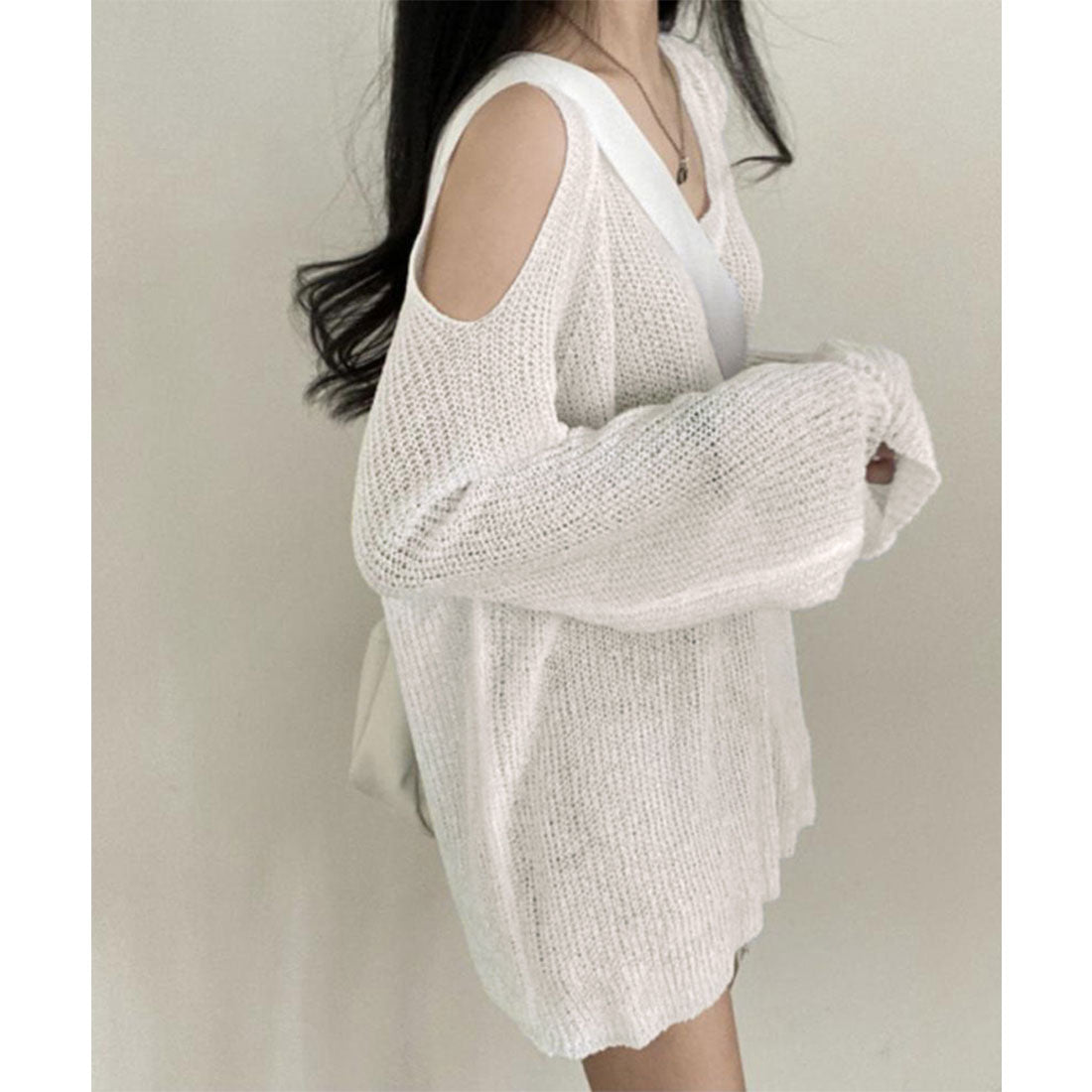 Shoulder-exposing knit women's V-neck