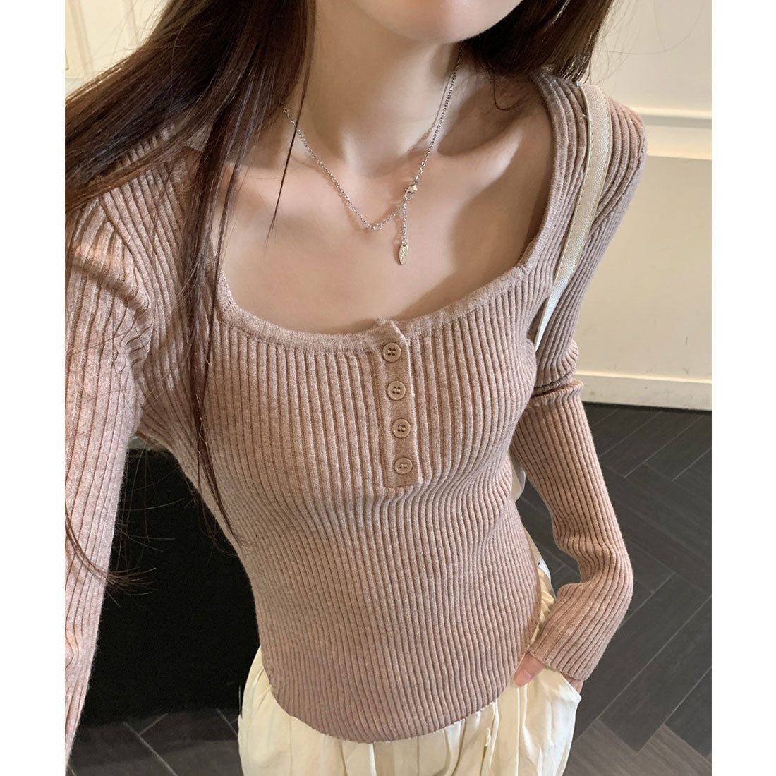 ニットトップス スクエアネック 無地 ピンクベージュ