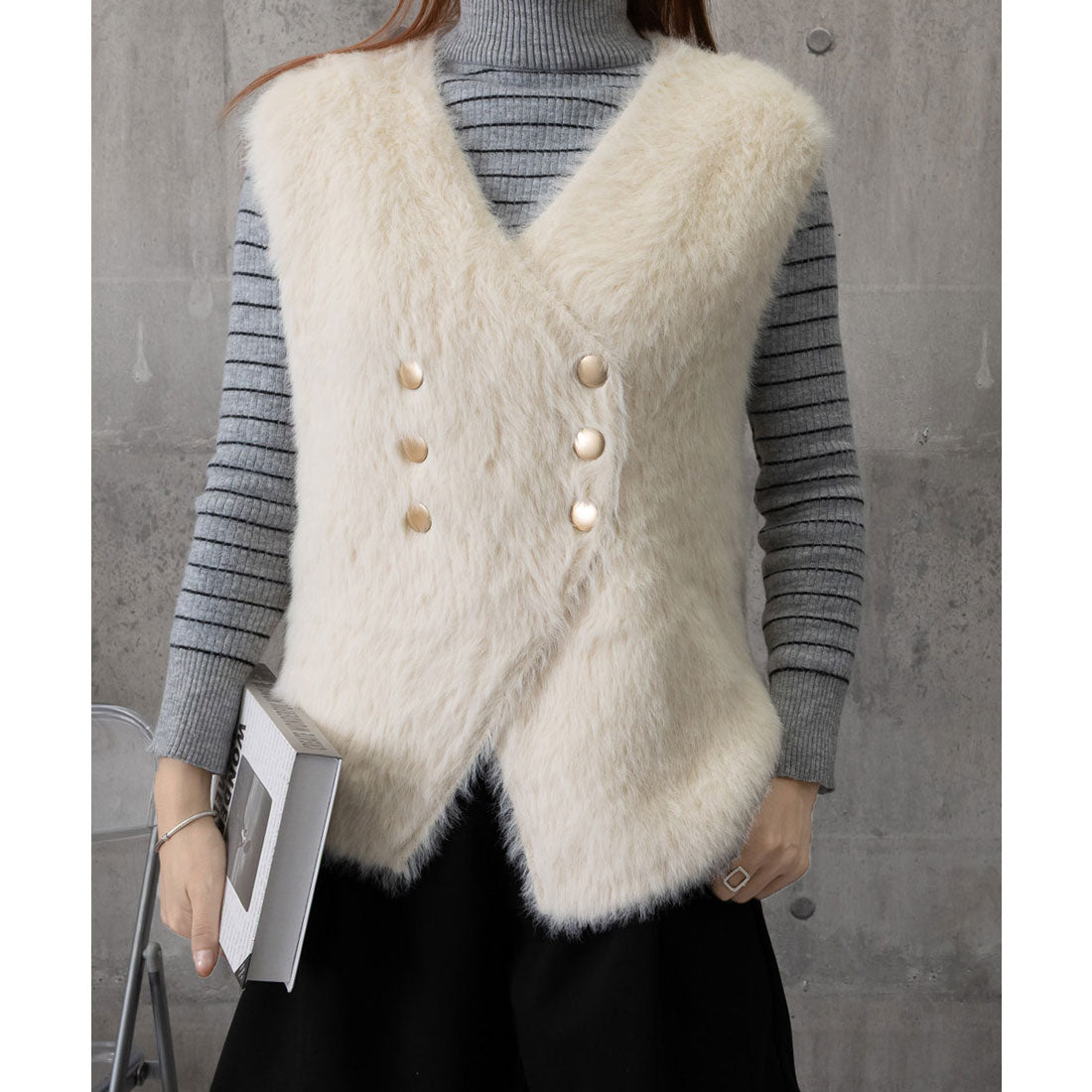 ミニミニストア miniministore ふわふわファーベストVネックニットベスト (ベージュ) ベージュ