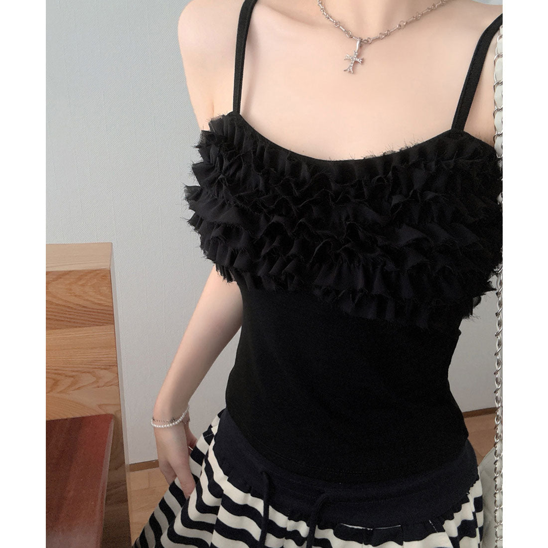 マルチフリルキャミソール カップ付き夏服 ホワイト
