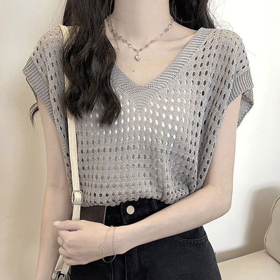 Mesh knit V-neck summer knit