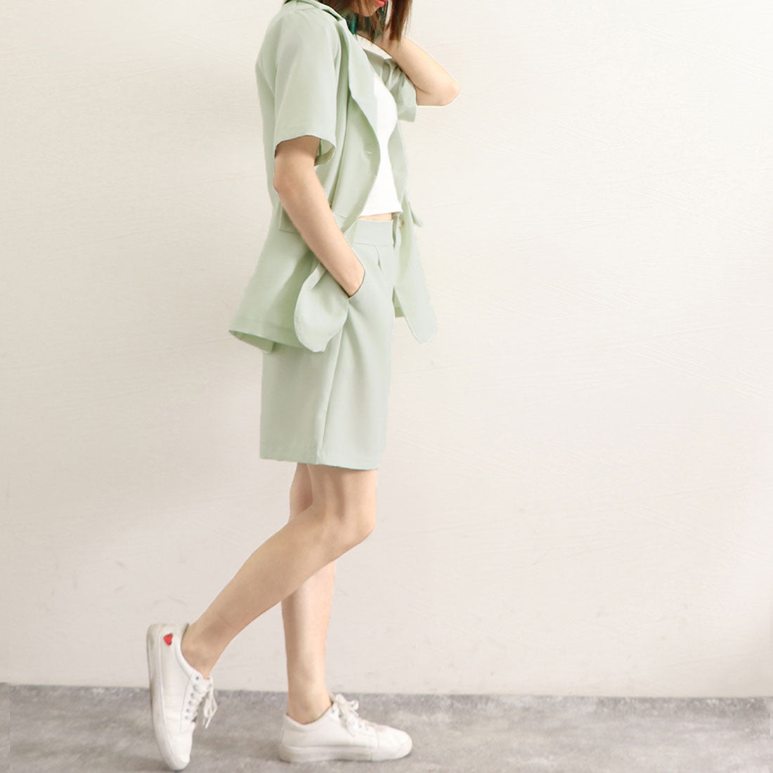 Short sleeve jacket and shorts set for summer