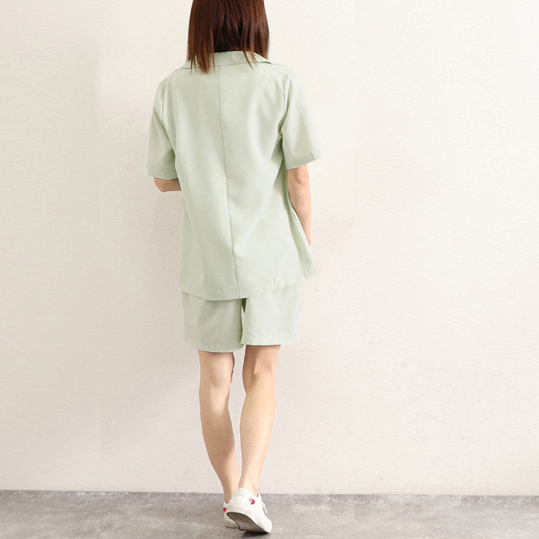 Short sleeve jacket and shorts set for summer