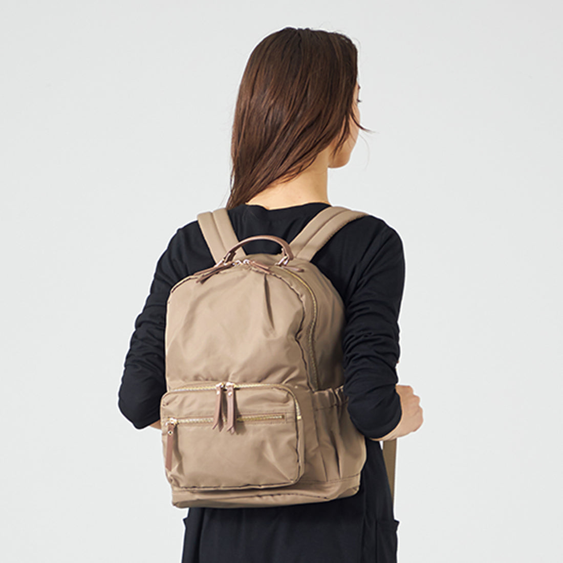 モニカ MONICA 13ポケットナイロンリュック (グレージュ) グレージュ