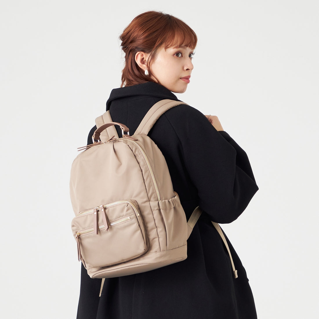 モニカ MONICA 13ポケットナイロンリュック (グレージュ) グレージュ