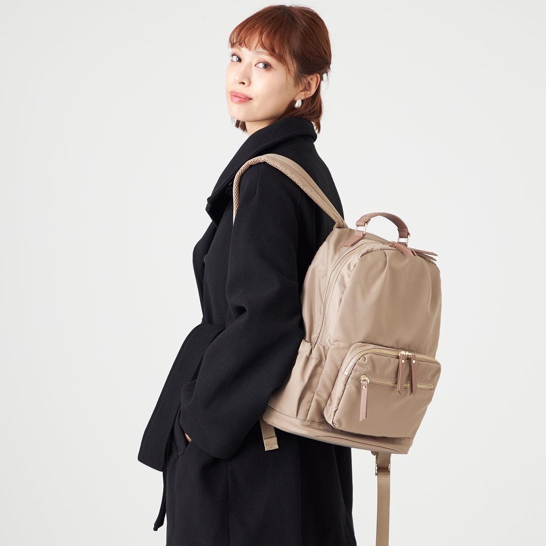 モニカ MONICA 13ポケットナイロンリュック (グレージュ) グレージュ