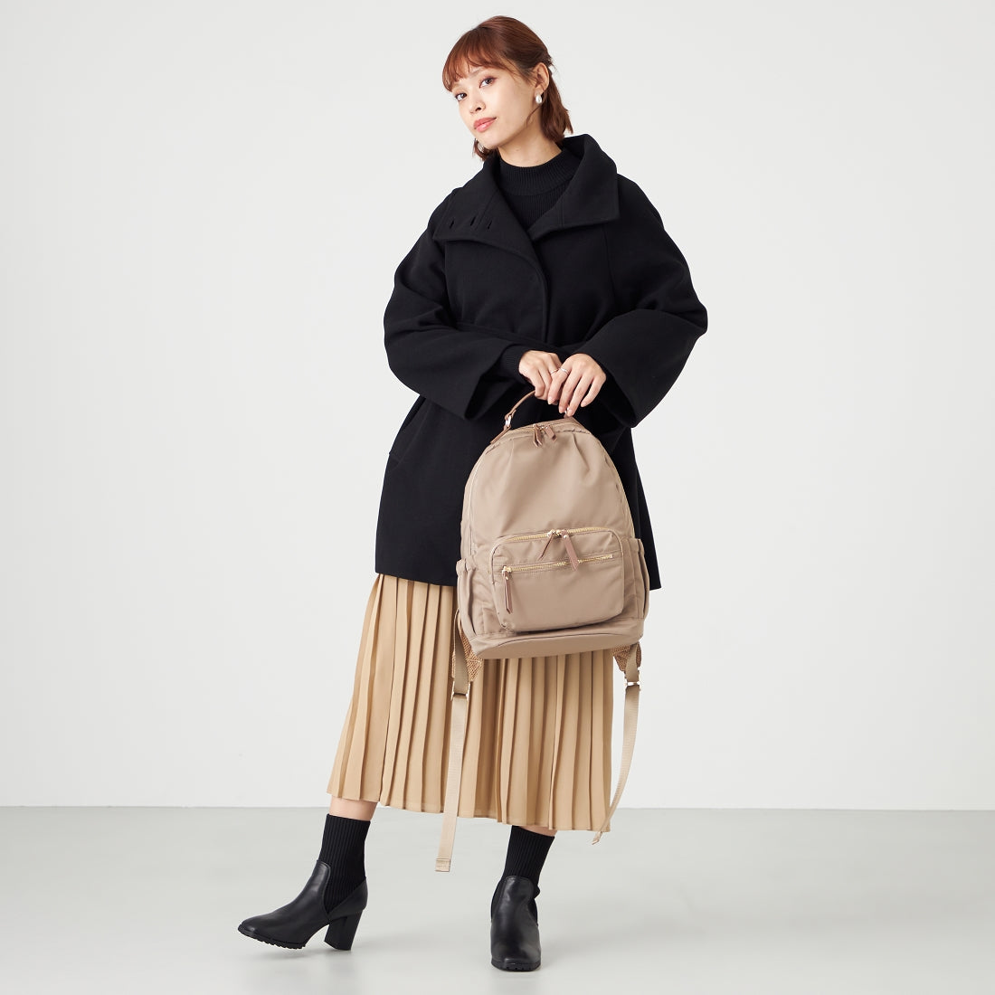 モニカ MONICA 13ポケットナイロンリュック (グレージュ) グレージュ