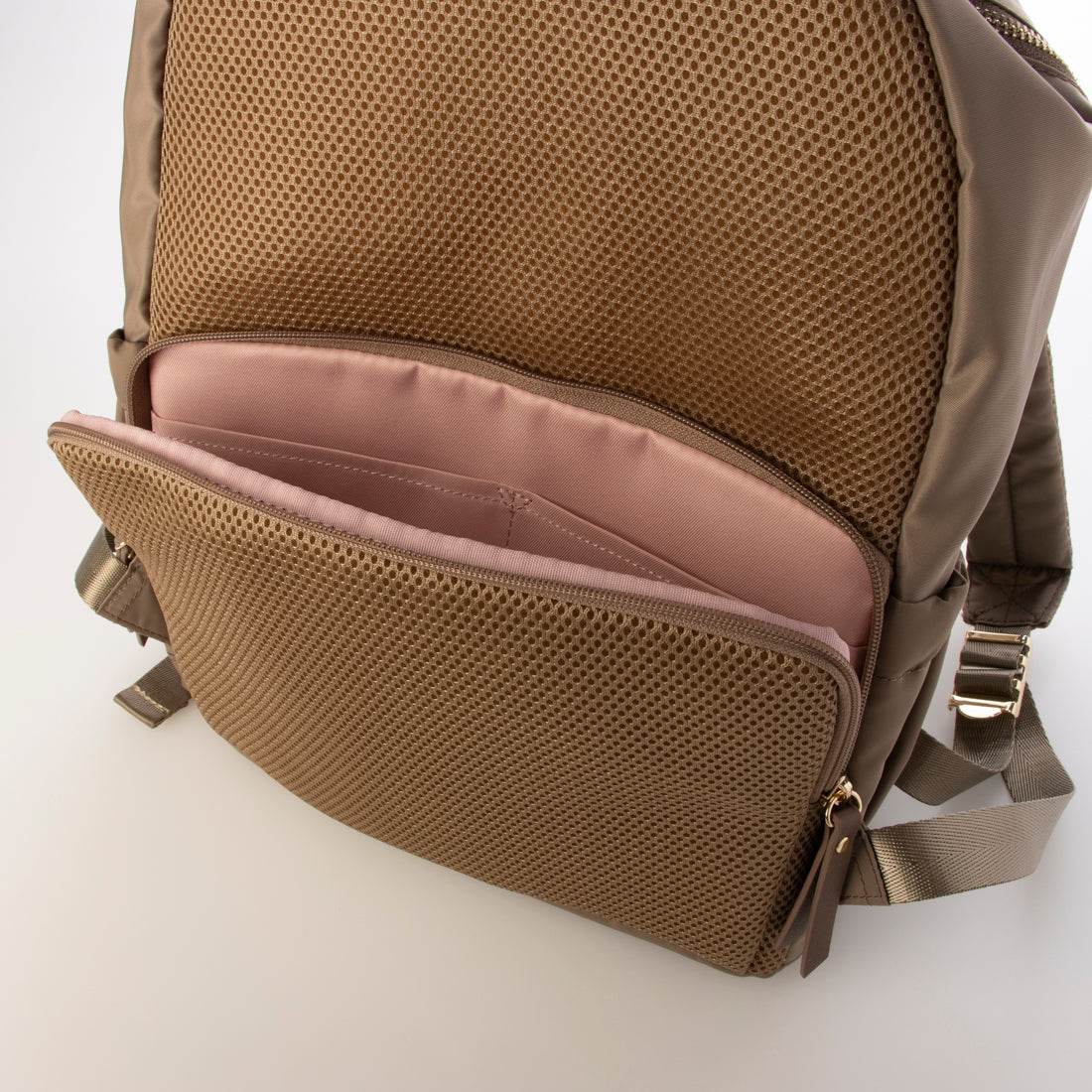 モニカ MONICA 13ポケットナイロンリュック (グレージュ) グレージュ