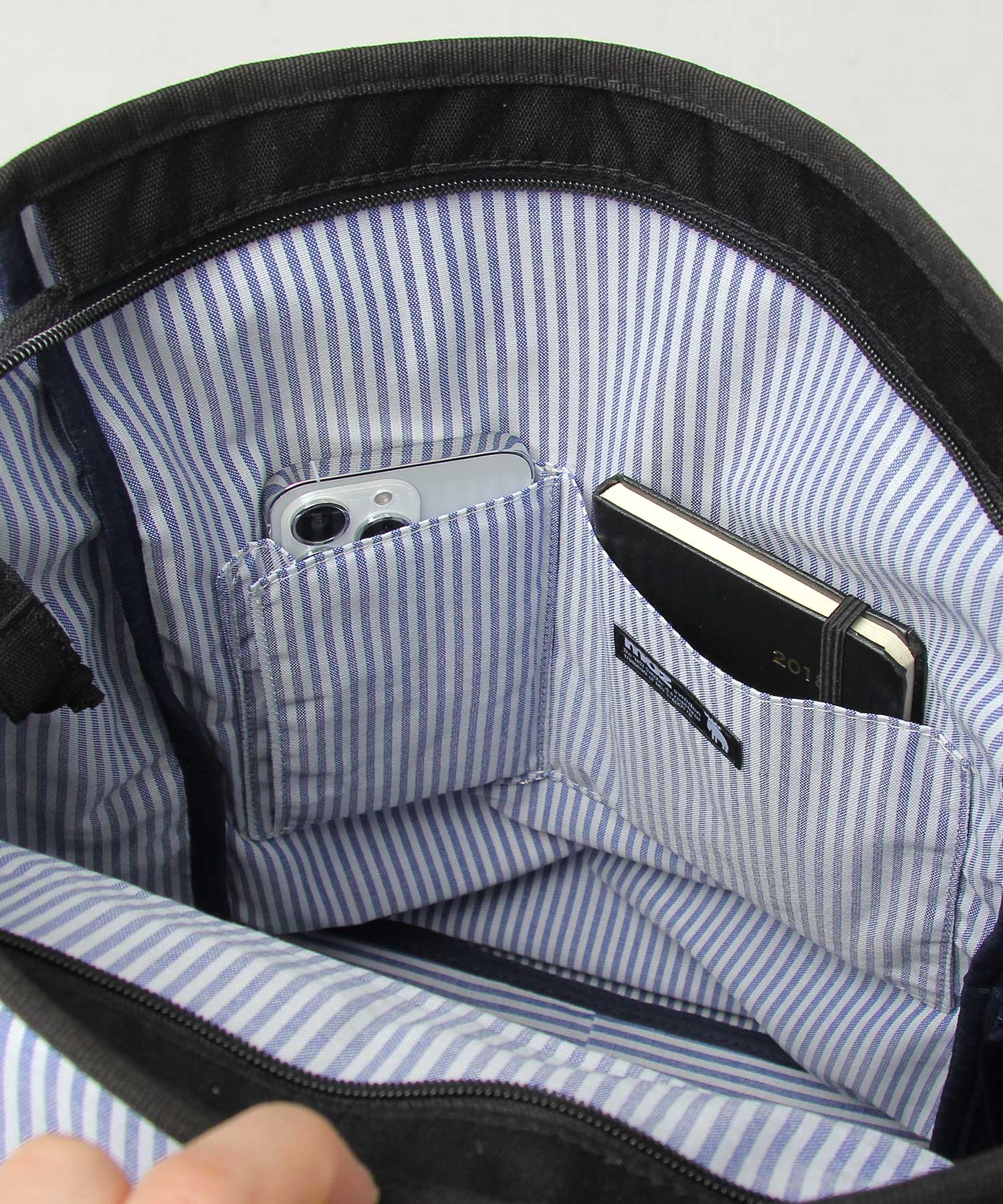 Moz Moz 翻蓋背包背囊媽媽包通勤上學 A4 收納帶反光飾品