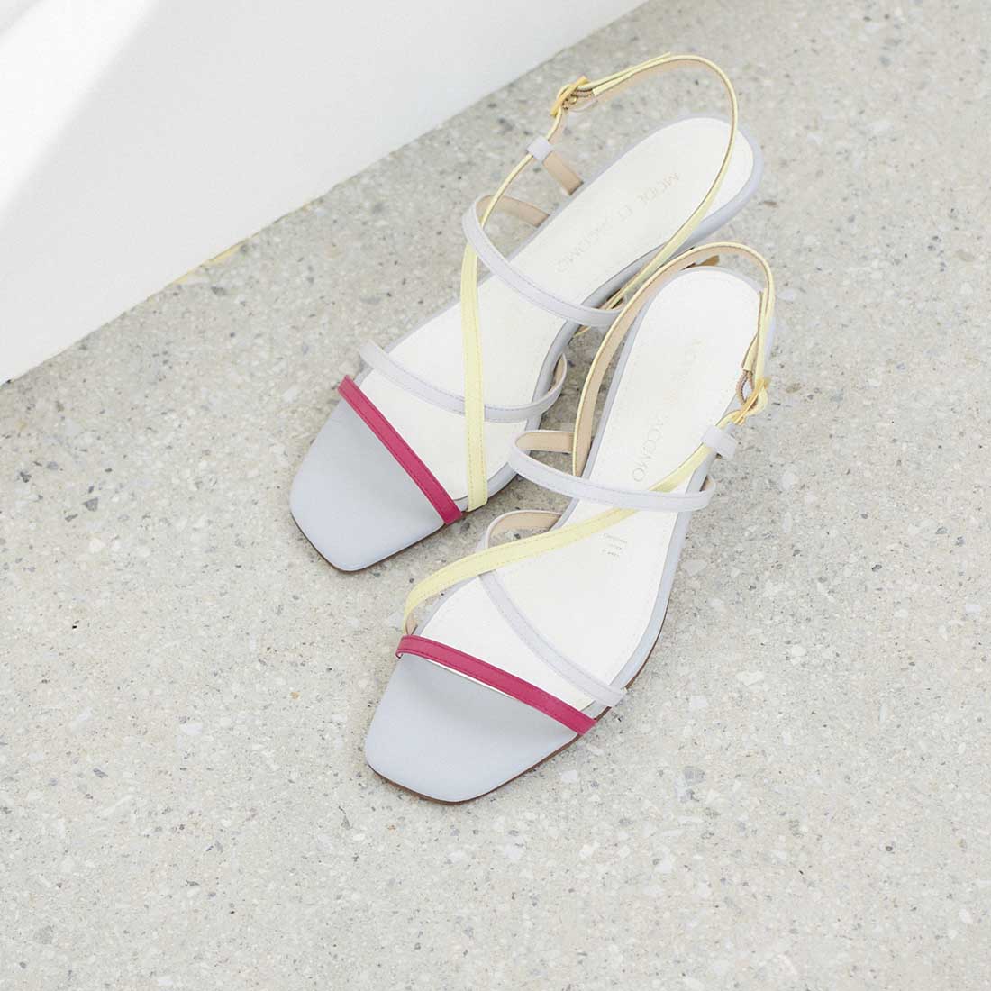 モード エ ジャコモ MODE ET JACOMO アシンメトリーストラップサンダル