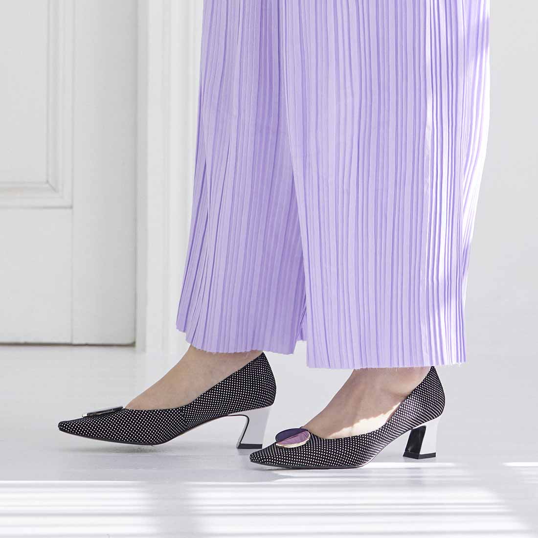 モード エ ジャコモ MODE ET JACOMO バックルモチーフスクエアトゥパンプス,ブラックコンビ