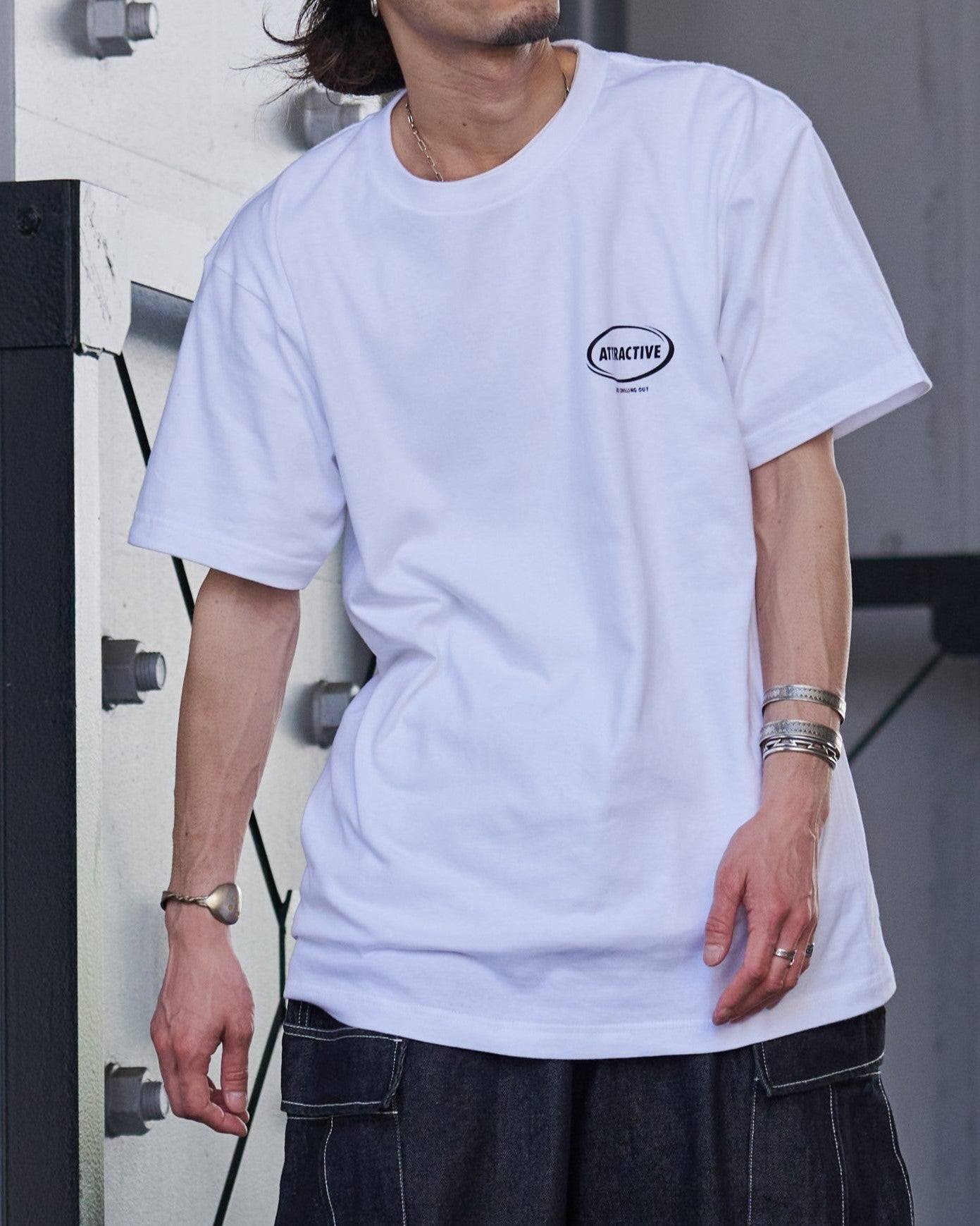 モディッシュガゼ MODISH GAZE スモーキングガール SIT BACK AND RELAX半袖Tシャツ (ホワイト) ホワイト