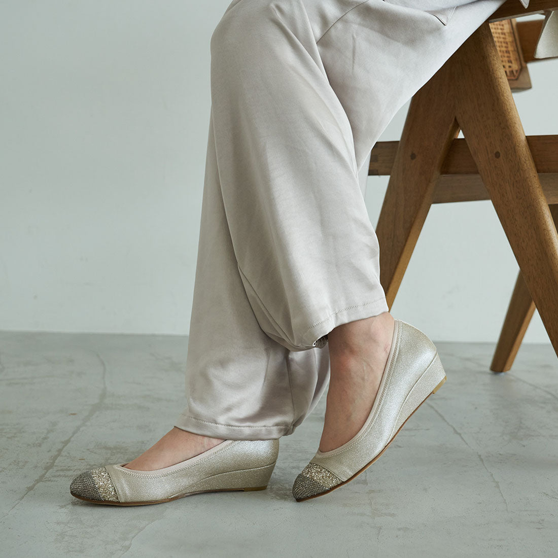 モード エ ジャコモ カリーノ MODE ET JACOMO carino ポインテッドトゥウエッジヒールパンプス (ゴールドコンビ) ゴールドコンビ