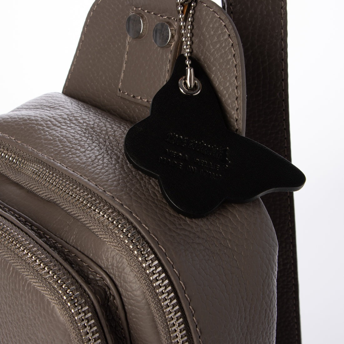 モードフルーレ MODE FOURRURE イタリアンカーフボディバッグ (グレー) グレー