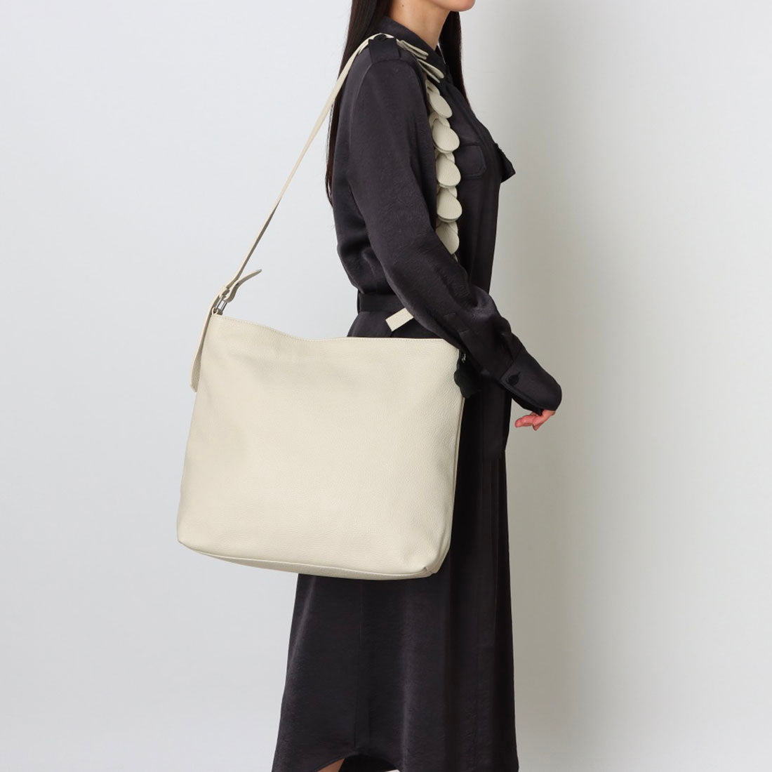 モードフルーレ MODE FOURRURE イタリアンカーフ台形ショルダーバッグ (スカイ) スカイ