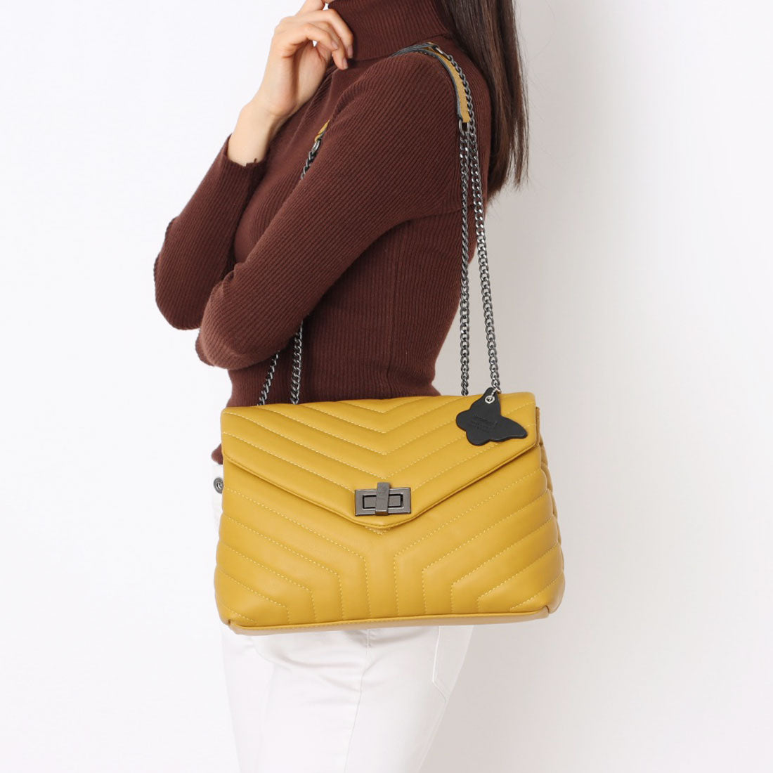 モードフルーレ MODE FOURRURE イタリアンカーフV字キルティングショルダーバッグ (ベージュ) ベージュ