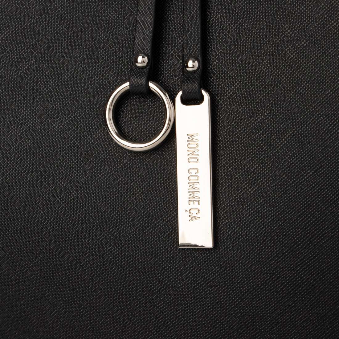 モノコムサ MONO COMME CA 〔モノコムサ〕 ロゴプレート ミニバッグ (ブラック) ブラック