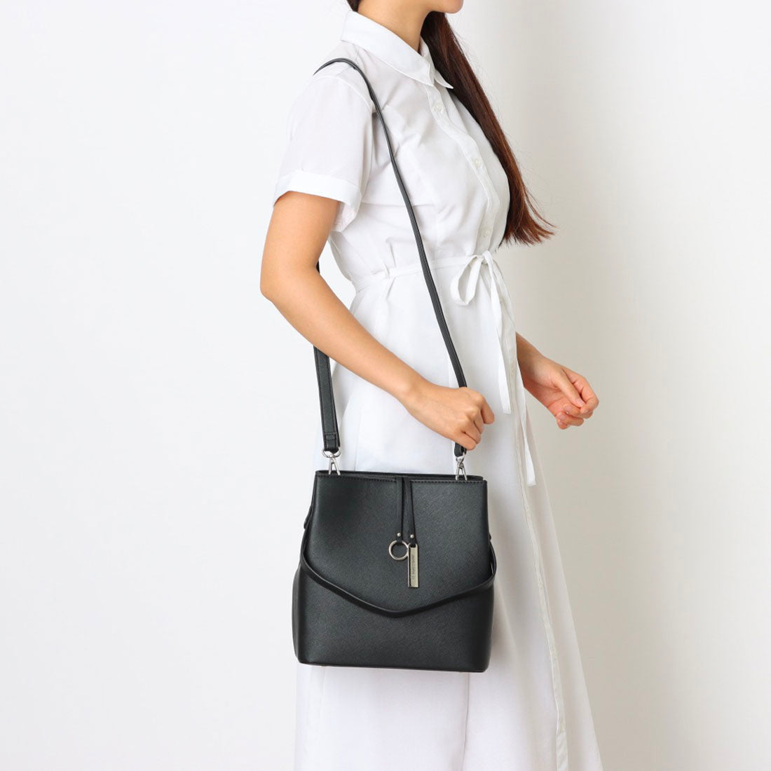 モノコムサ MONO COMME CA 〔モノコムサ〕 ロゴプレート ミニバッグ (ブラック) ブラック