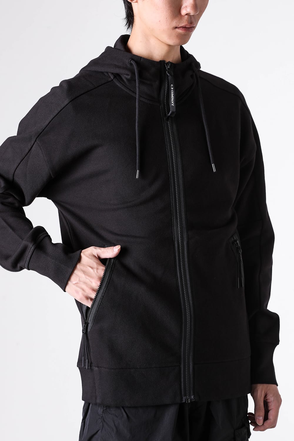 シーピーカンパニー C.P. COMPANY SWSHRT HDD OPEN IN DIAG RSD FLC (BLACK) BLACK