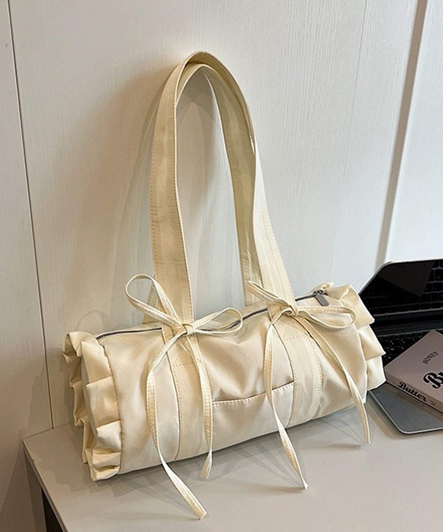 ショップニコニコ ShopNikoNiko リボンフリル ナイロン ボストンバッグ【即納】 フレンチガーリー かばん ハンドバッグ 横長バッグ 筒型バッグ 夏バッグ ダブルハンドル 軽量 蝶々結び レデ,ホワイト