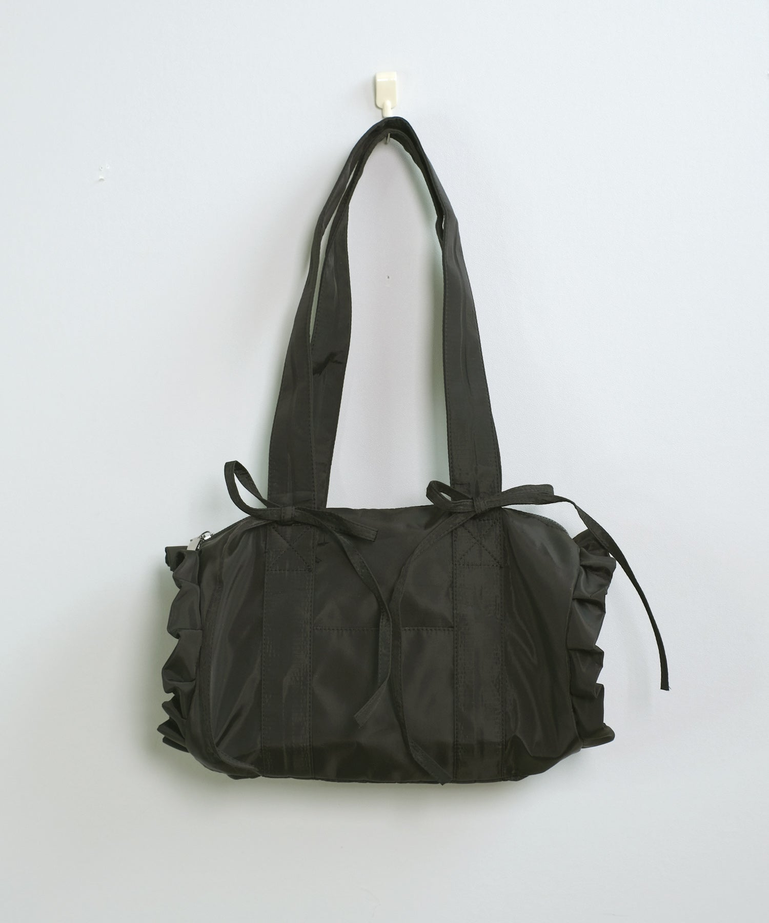 ショップニコニコ ShopNikoNiko リボンフリル ナイロン ボストンバッグ【即納】 フレンチガーリー かばん ハンドバッグ 横長バッグ 筒型バッグ 夏バッグ ダブルハンドル 軽量 蝶々結び レデ