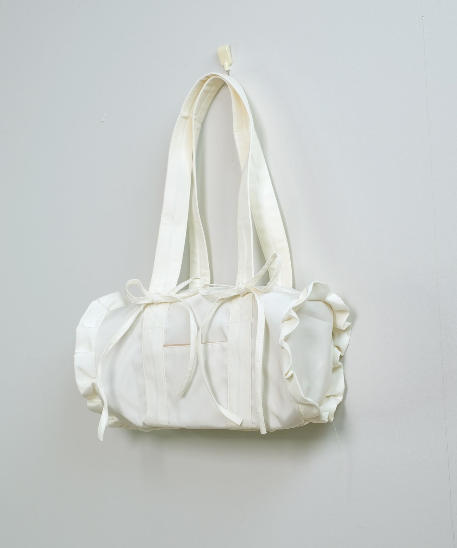 ショップニコニコ ShopNikoNiko リボンフリル ナイロン ボストンバッグ【即納】 フレンチガーリー かばん ハンドバッグ 横長バッグ 筒型バッグ 夏バッグ ダブルハンドル 軽量 蝶々結び レデ