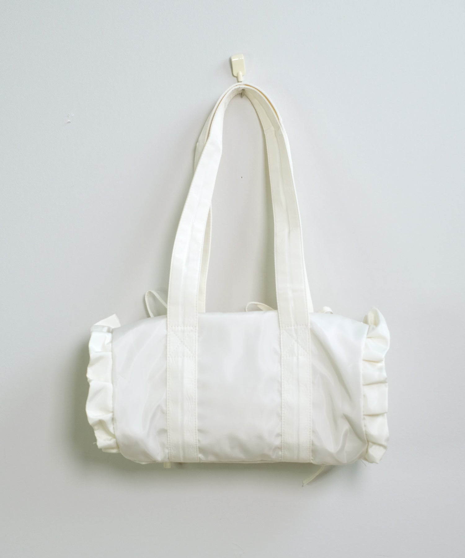 ショップニコニコ ShopNikoNiko リボンフリル ナイロン ボストンバッグ【即納】 フレンチガーリー かばん ハンドバッグ 横長バッグ 筒型バッグ 夏バッグ ダブルハンドル 軽量 蝶々結び レデ