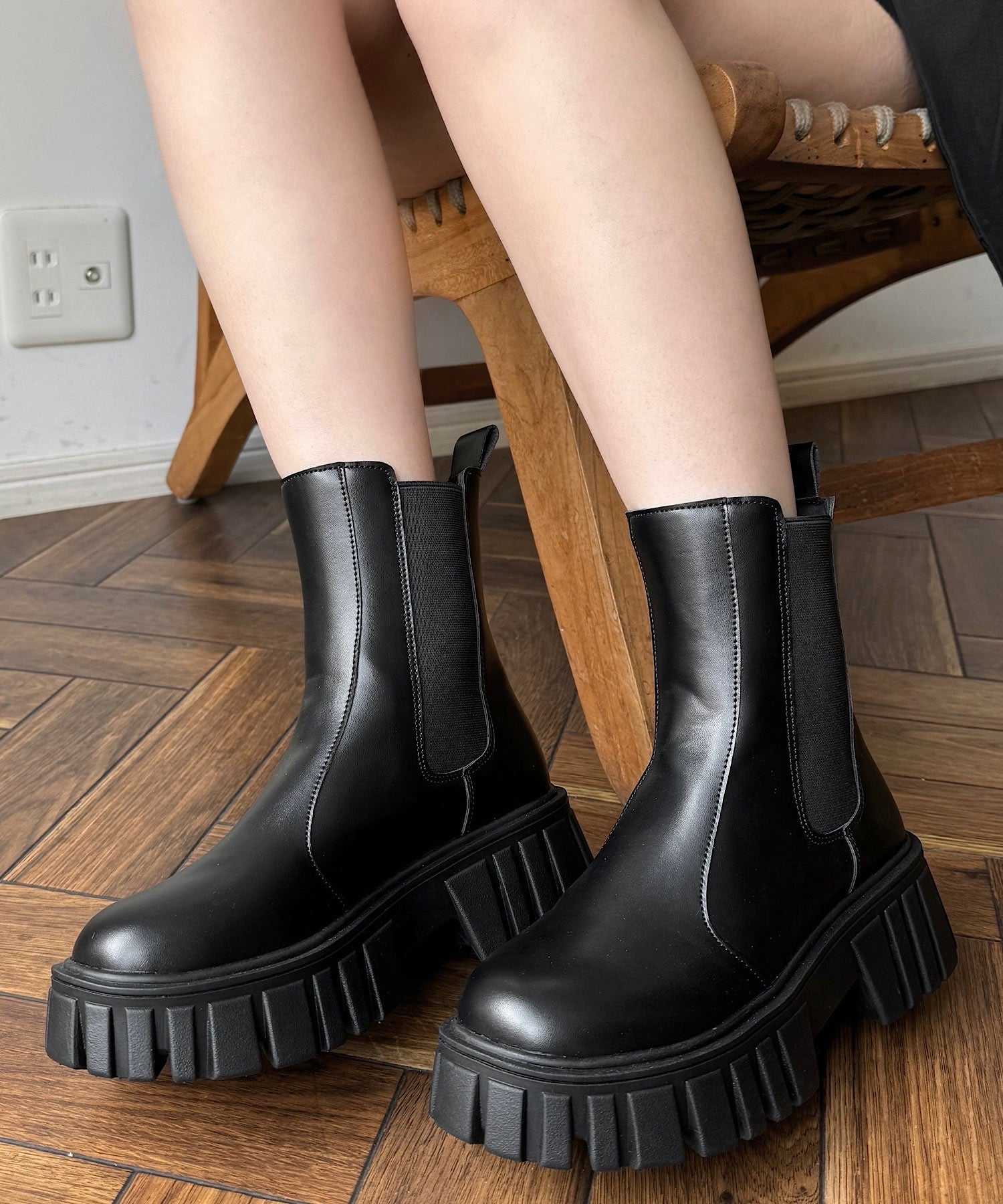 ショップニコニコ ShopNikoNiko ボリュームソール 厚底サイドゴア チェルシーブーツ【11月初旬】韓国ファッション 韓国カジュアル シューズ 靴 ブーツ トラックソール 楽ちん 歩きやすい,ブラック