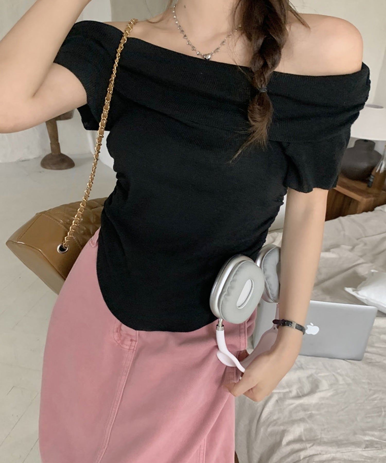 ショップニコニコ ShopNikoNiko サイドギャザー オフショルダー トップス ma 【即納】 韓国カジュアル 韓国ガーリー フレンチガーリー バレエコア 韓国アイドル 参戦服 ライブ参戦 半袖 ス (ブラック) ブラック