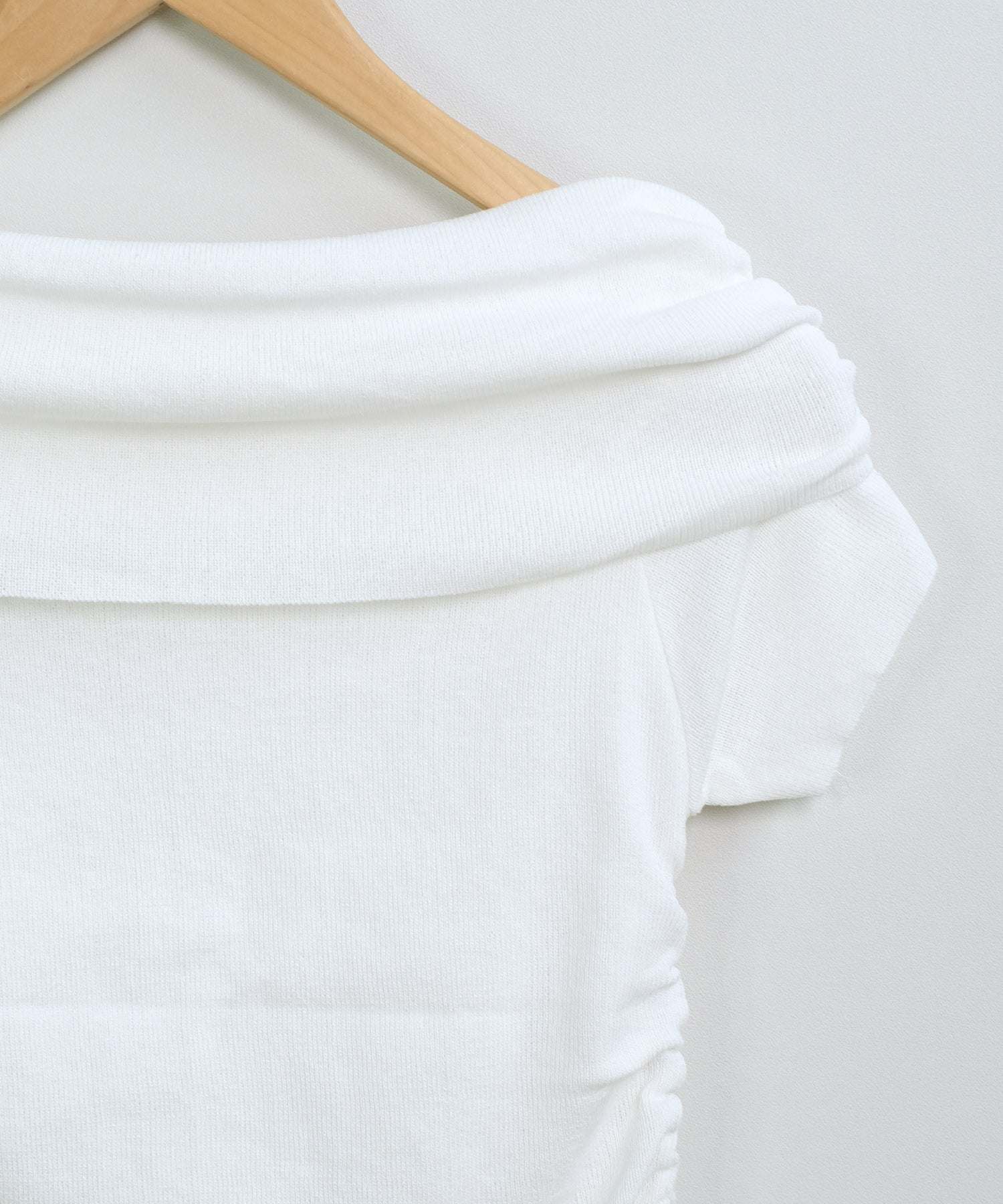 ショップニコニコ ShopNikoNiko サイドギャザー オフショルダー トップス ma 【即納】 韓国カジュアル 韓国ガーリー フレンチガーリー バレエコア 韓国アイドル 参戦服 ライブ参戦 半袖 ス (ブラック) ブラック