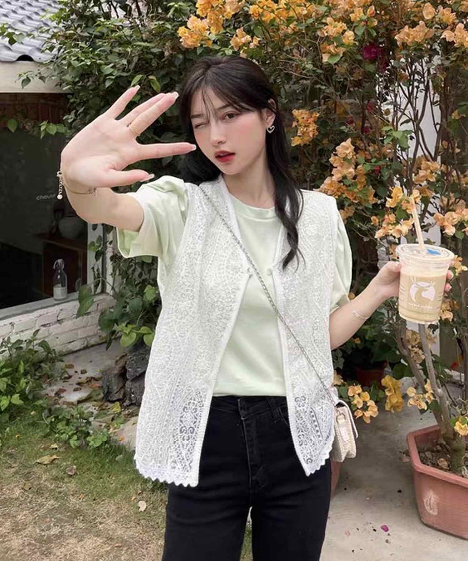 ショップニコニコ ShopNikoNiko 透かし編みレース Vネック ベストカーディガン ma 韓国カジュアル 韓国ガーリ 春 夏 秋 ビスチェ ジレ ノースリーブ 透かしレース 総柄 Vネック 重ね着 (ホワイト) ホワイト