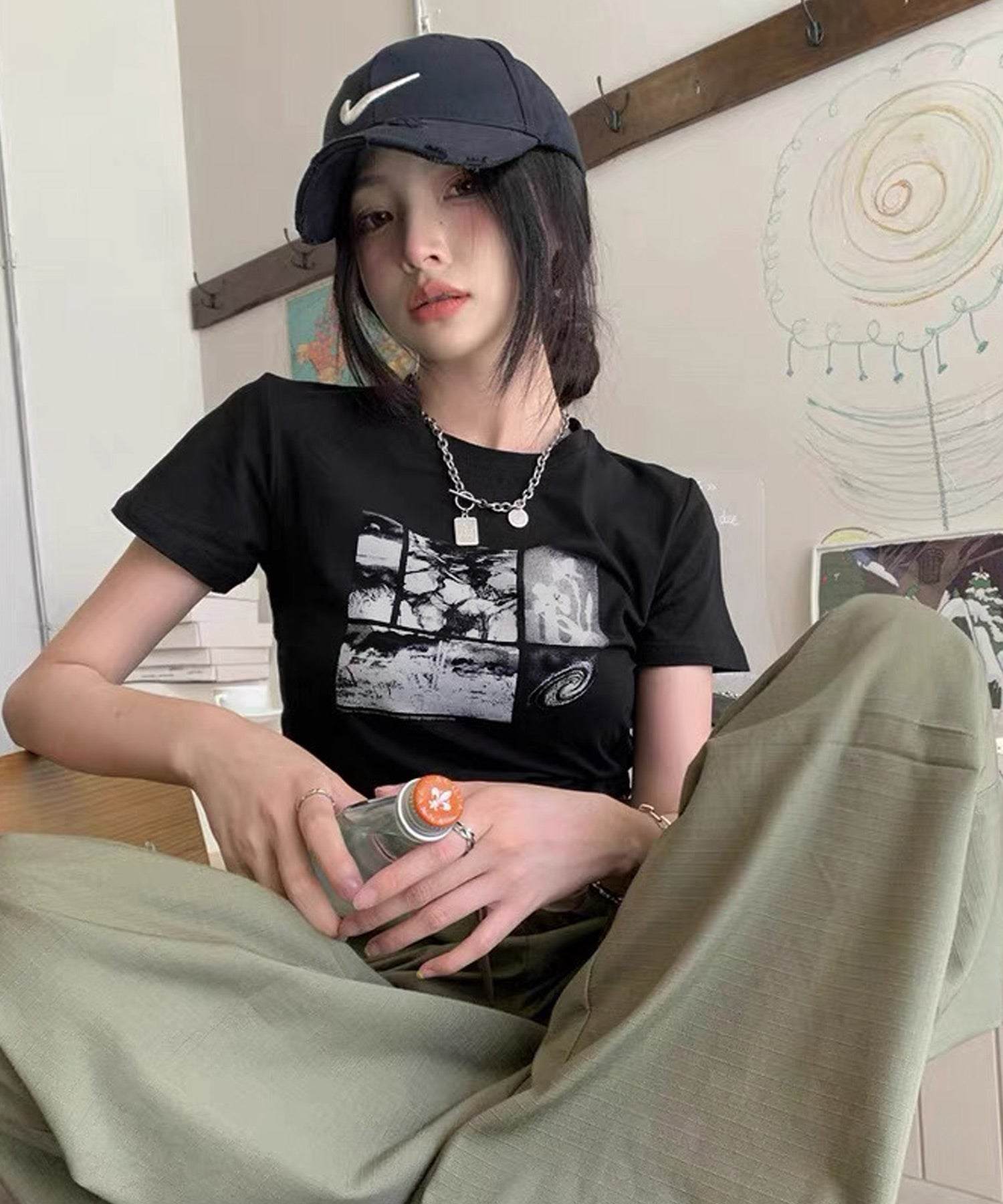 ショップニコニコ ShopNikoNiko モノクロフォトプリント ショート丈 チビTシャツ ma 【即納】韓国カジュアル トップス Tシャツ チビT クロップド丈 ミニ丈 フォトプリント レトロプリント ブラック (ブラック) ブラック