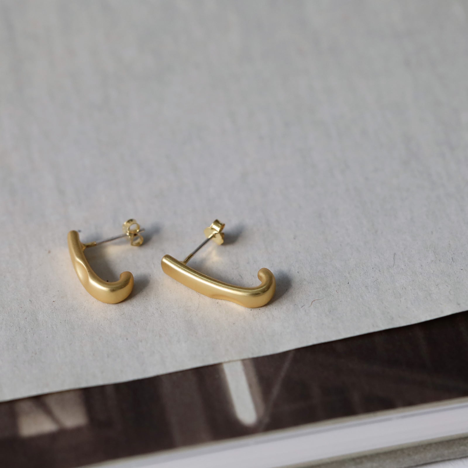 ノエルマーケット Noelmarket ピアス 金属アレルギー対応 つけっぱなし ニッケルフリー 18kコーティング シンプル 人気 30代 40代 大人 おしゃれ 誕生日 プレゼント (シルバー) シルバー