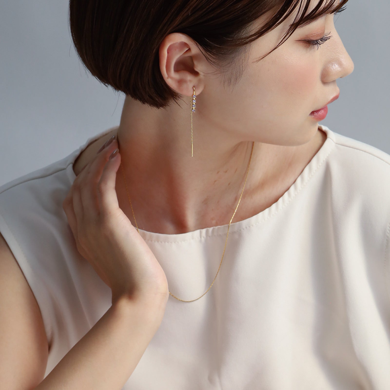 ノエルマーケット Noelmarket ピアス 金属アレルギー つけっぱなし おしゃれなチェーンピアス 星 月 ニッケルフリー キャッチレス (ゴールド) ブラック