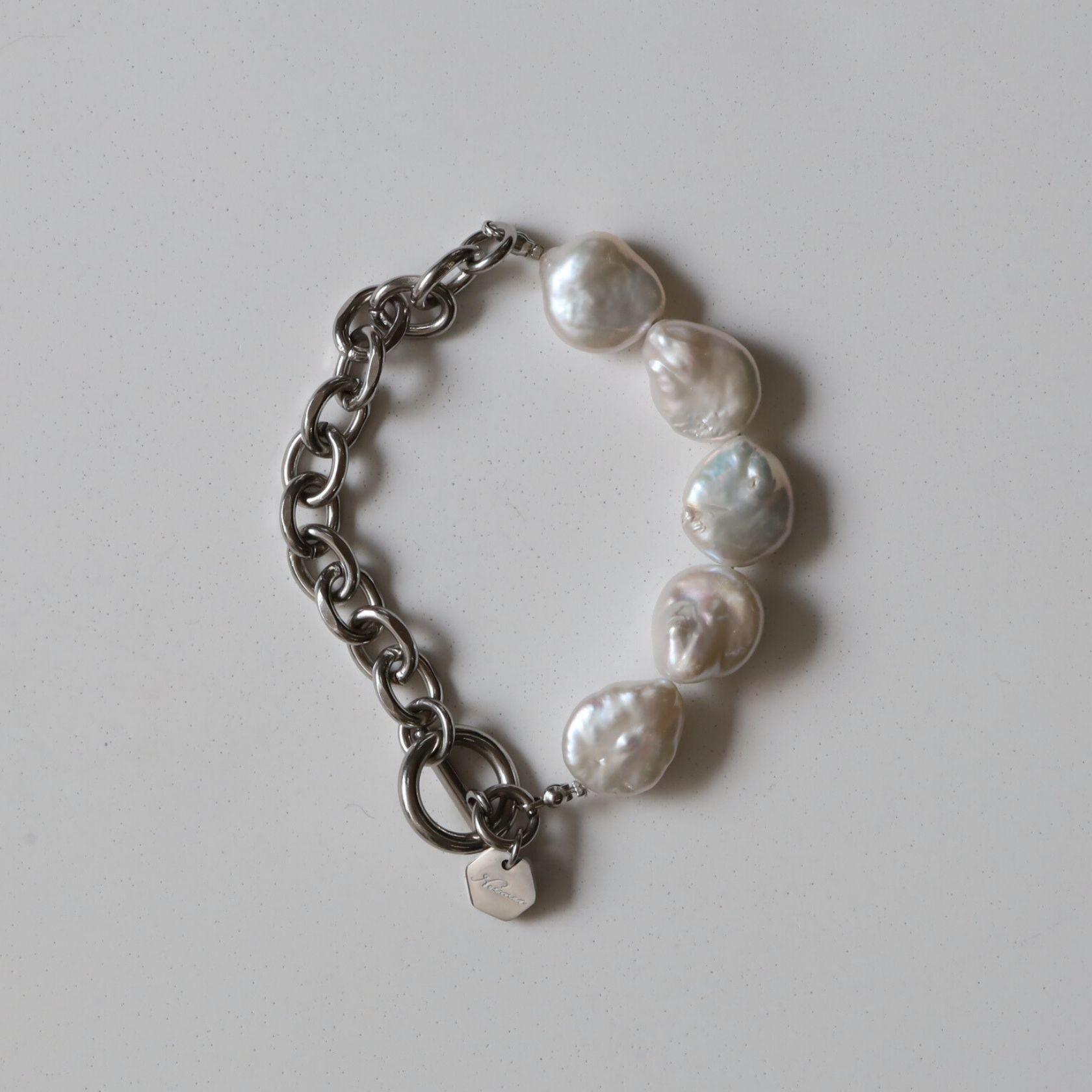 ノエルマーケット Noelmarket 上品とモードが調和する 淡水パール×ステンレスのチェーンブレスレット 金属アレルギー対応 ハンドメイド (シルバー) シルバー