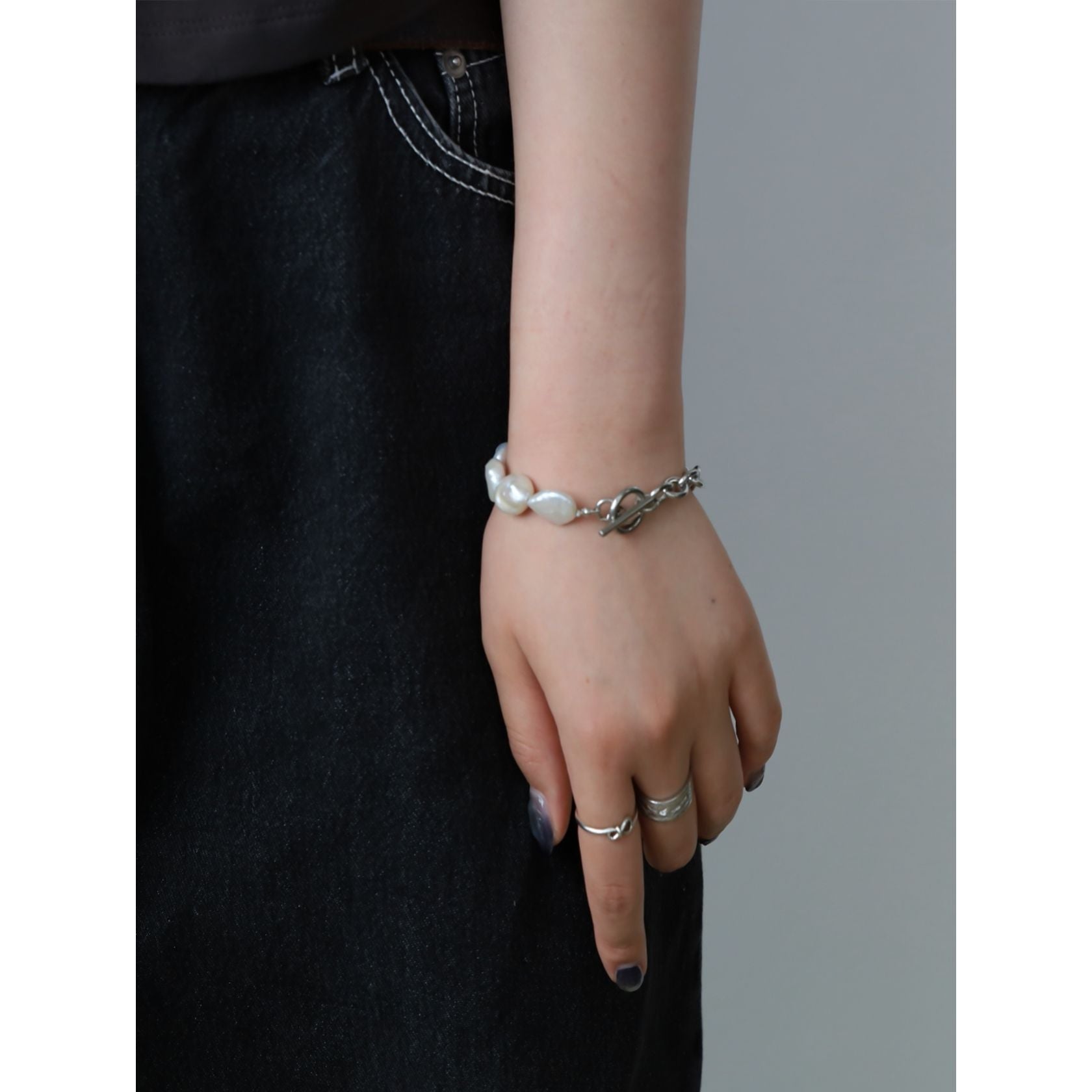 ノエルマーケット Noelmarket 上品とモードが調和する 淡水パール×ステンレスのチェーンブレスレット 金属アレルギー対応 ハンドメイド (シルバー) シルバー