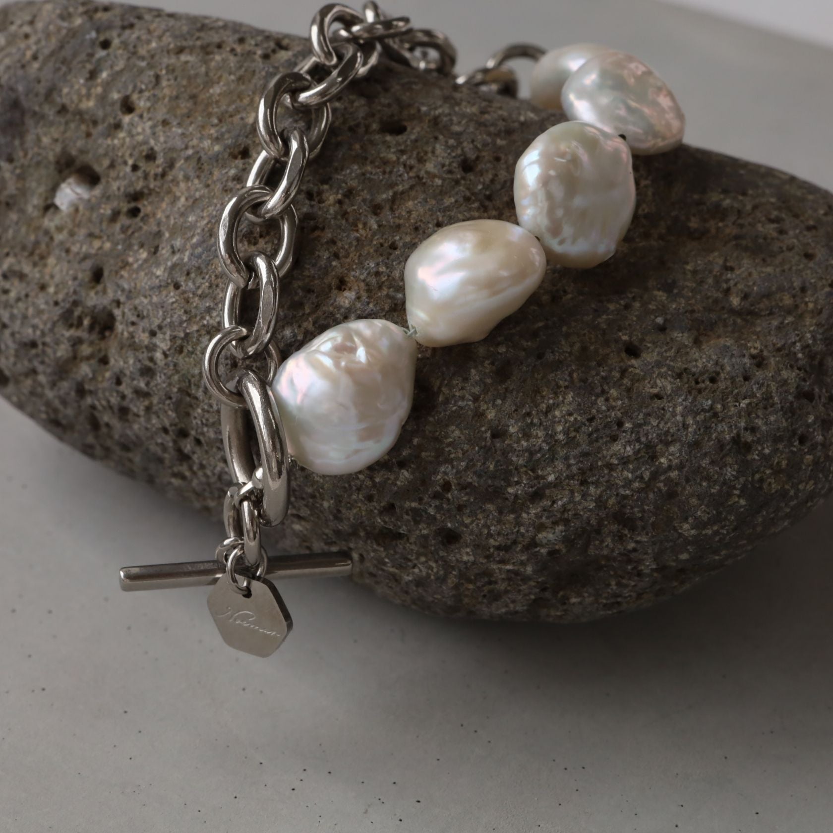ノエルマーケット Noelmarket 上品とモードが調和する 淡水パール×ステンレスのチェーンブレスレット 金属アレルギー対応 ハンドメイド (シルバー) シルバー
