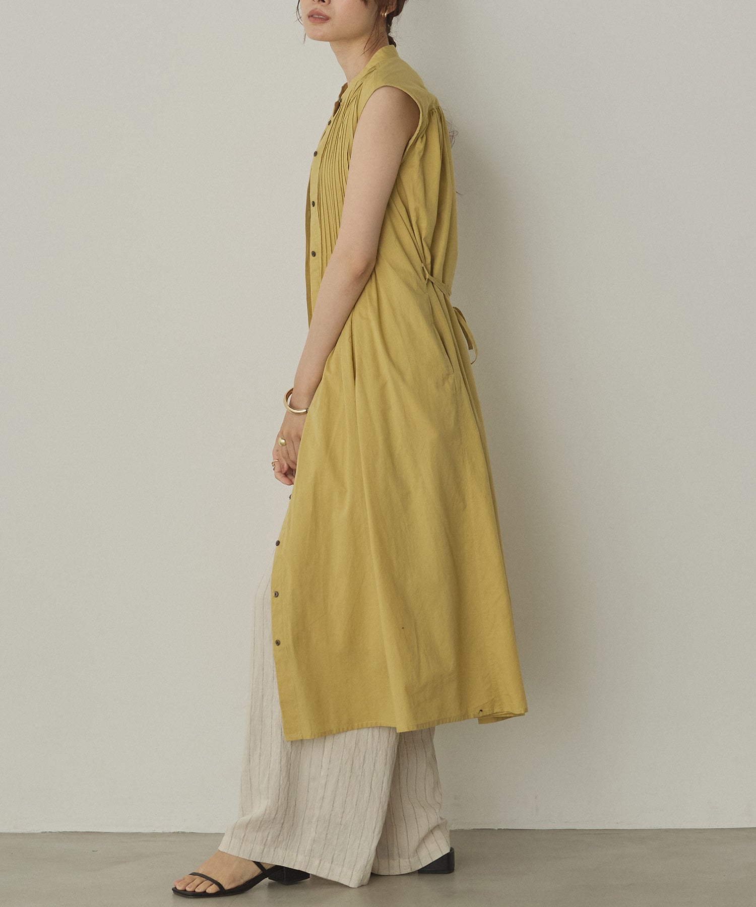 ノイア Noia ピンタック フレンチスリーブ シャツワンピース (ライトカーキ) ライトカーキ