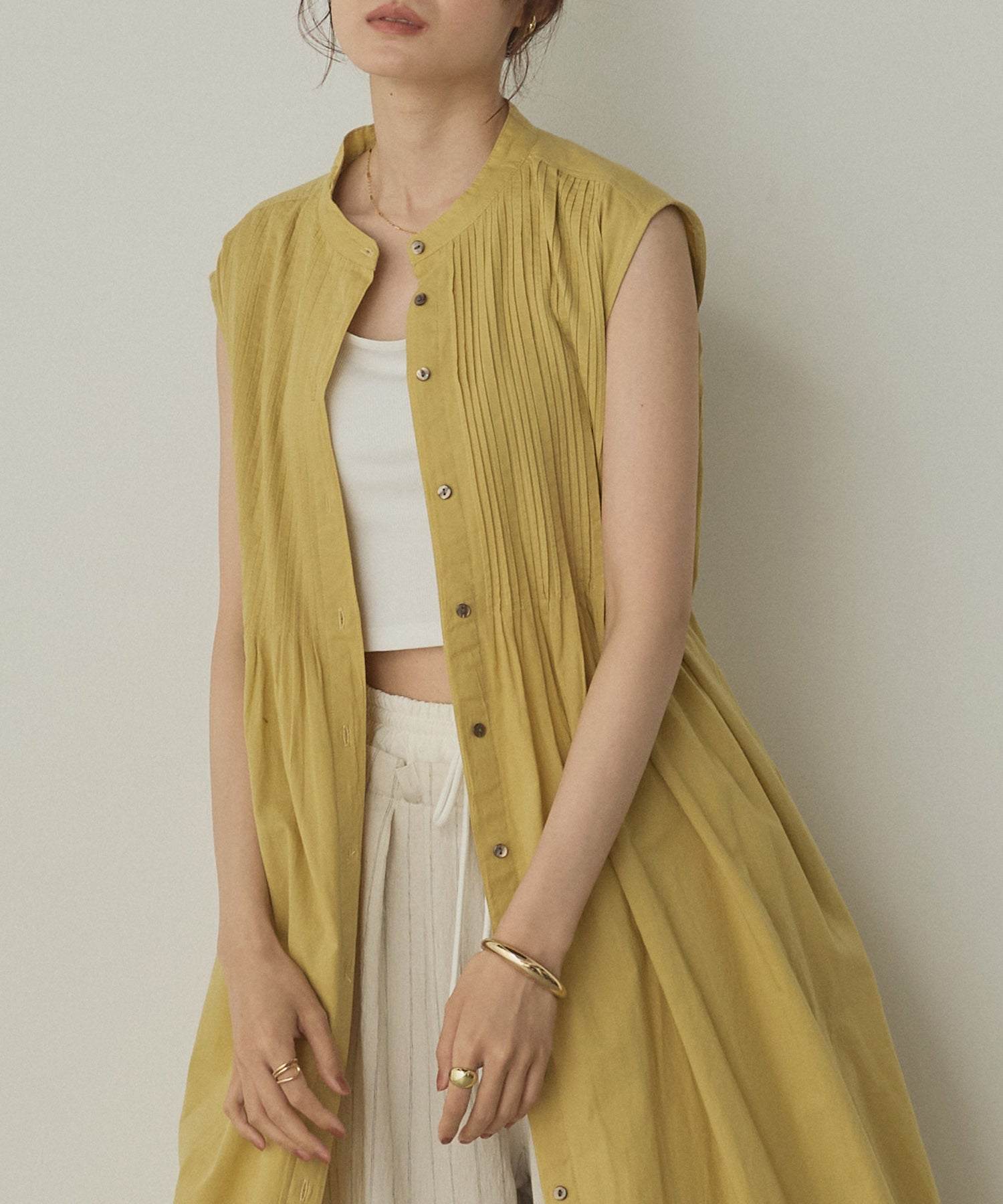 ノイア Noia ピンタック フレンチスリーブ シャツワンピース (ライトカーキ) ライトカーキ