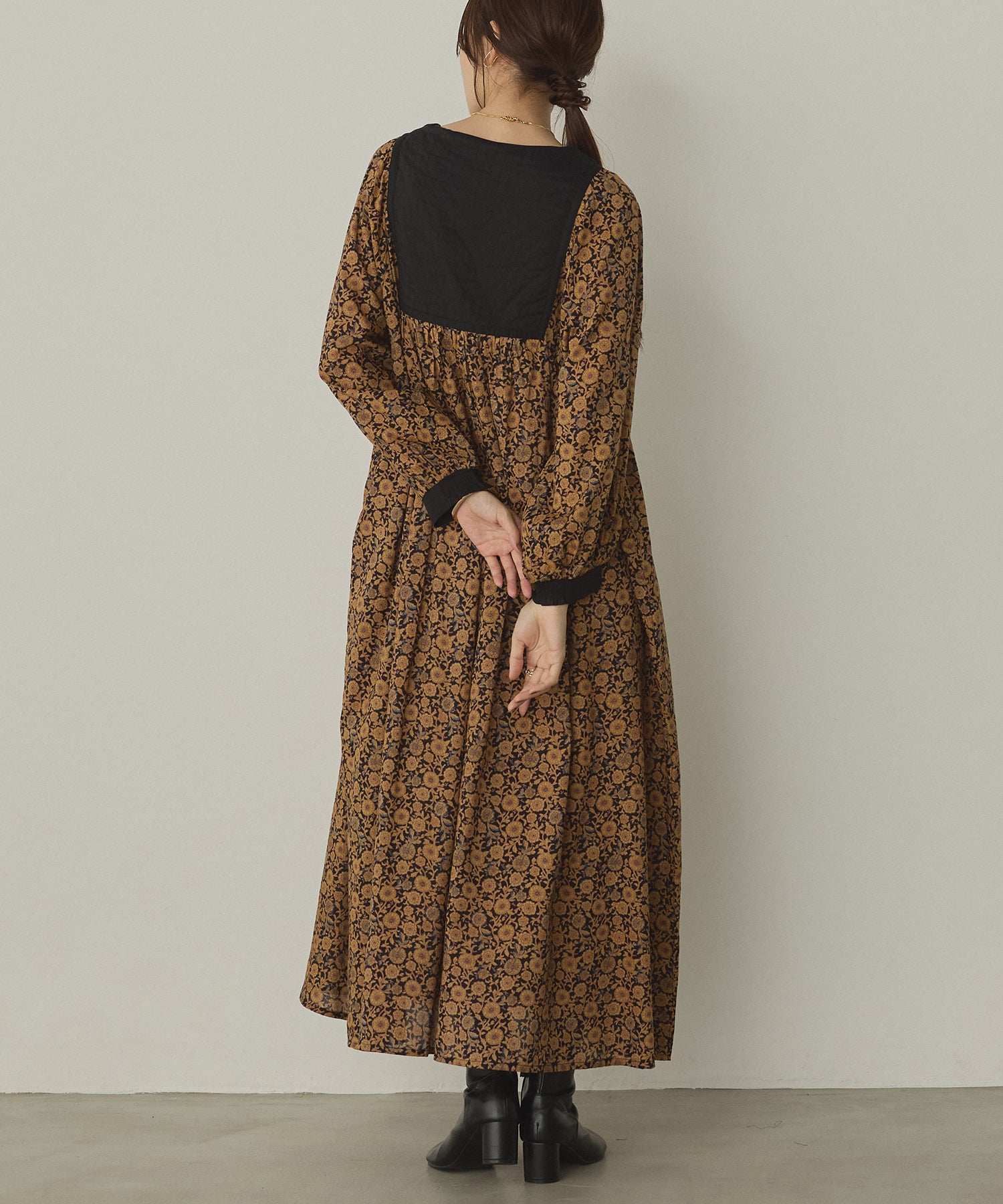 ノイア Noia 花柄 コットンモダールワンピース (ブラック) ブラック