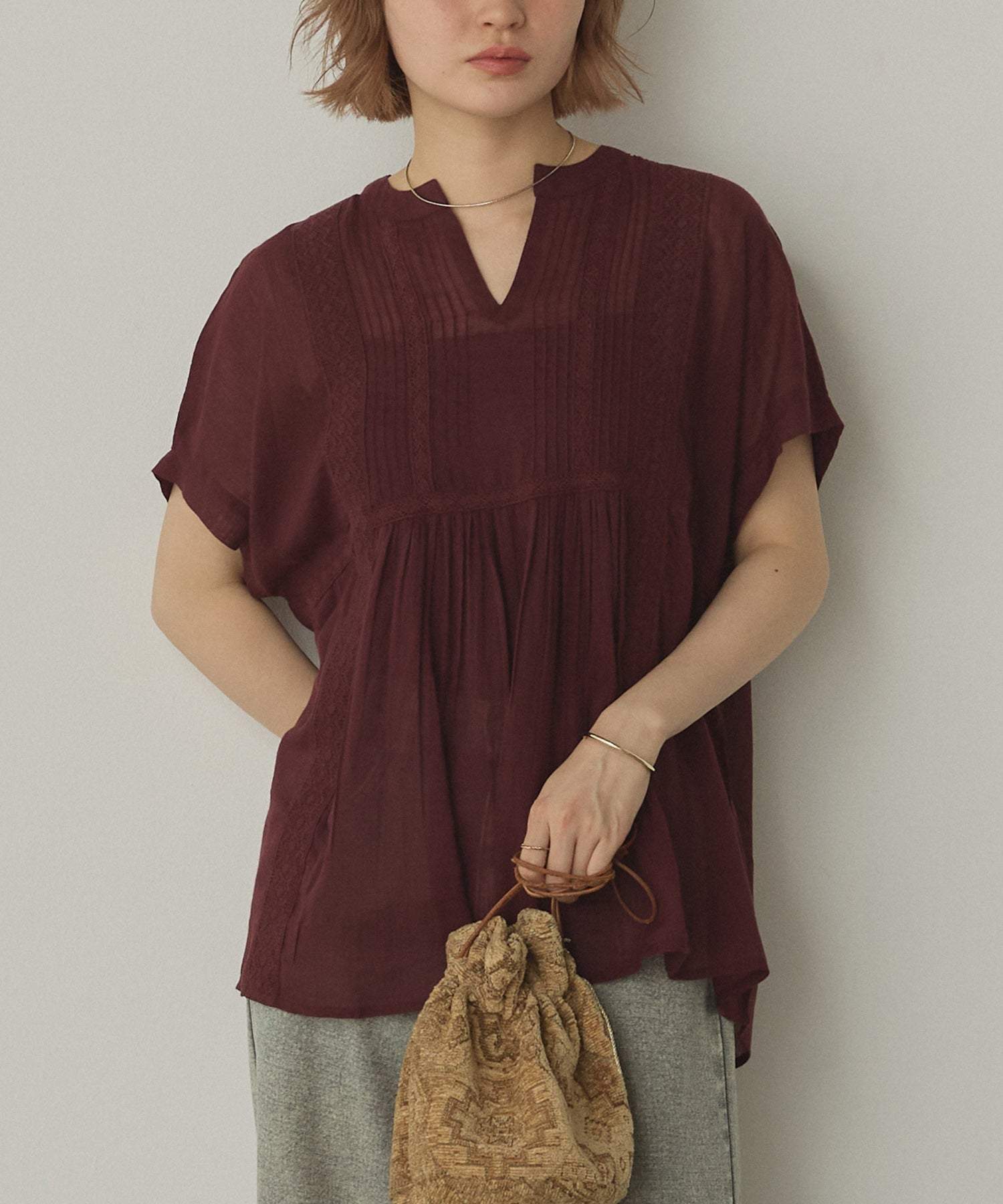 ノイア Noia ピンタック レースブラウス (ワイン) ワイン