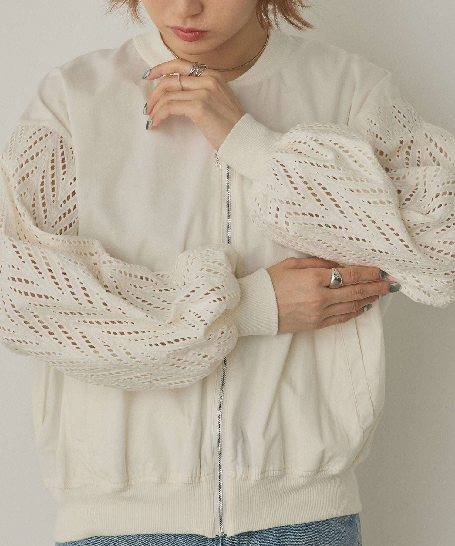 ノイア Noia コットンシフリー 袖刺繍ブルゾン (オフホワイト) オフホワイト