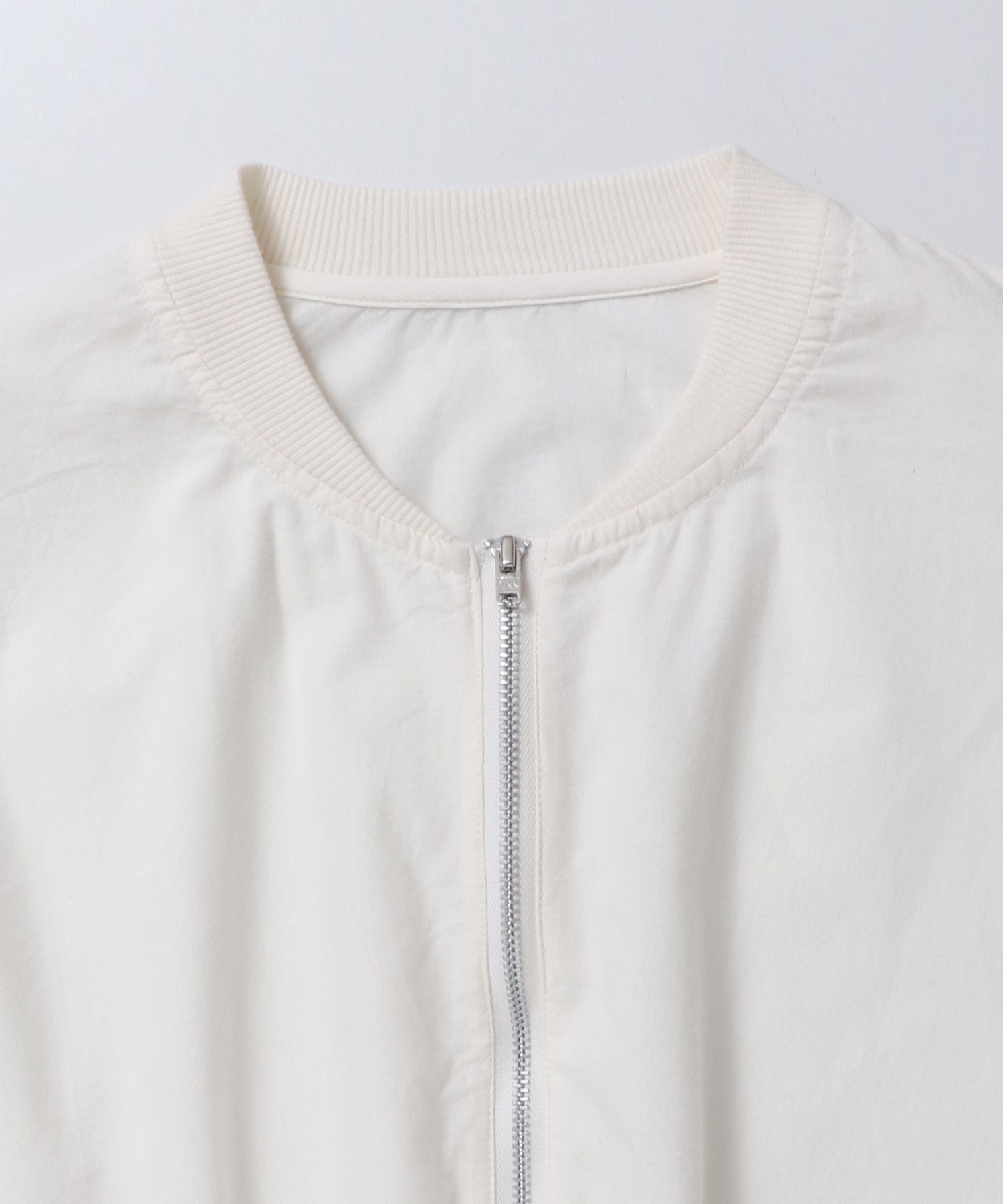 ノイア Noia コットンシフリー 袖刺繍ブルゾン (オフホワイト) オフホワイト