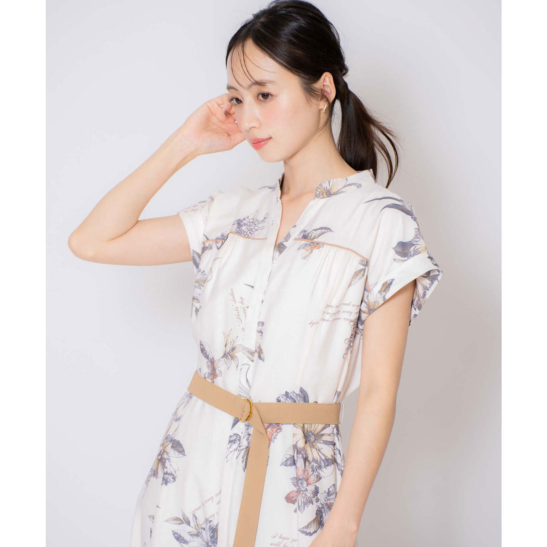 ノエラ Noela 【15周年】スカーフ柄シャツワンピース (ベージュ) ベージュ